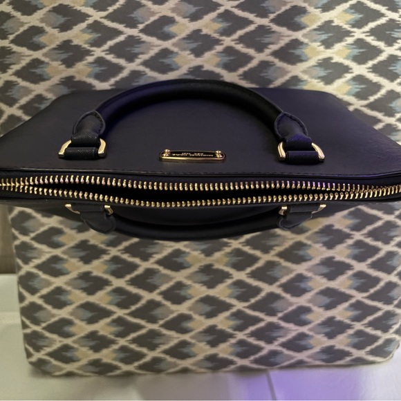 EUC Michael Kors Selma Medium
Satchel in Saffiano Leather Handbag Black - Picture 12 of 14